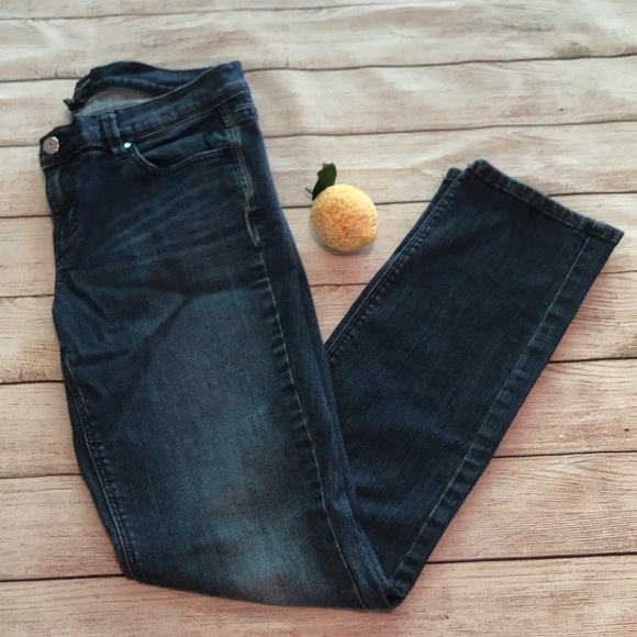White House Black Market Medium Wash Jeans Size 6R - Picture 1 of 15